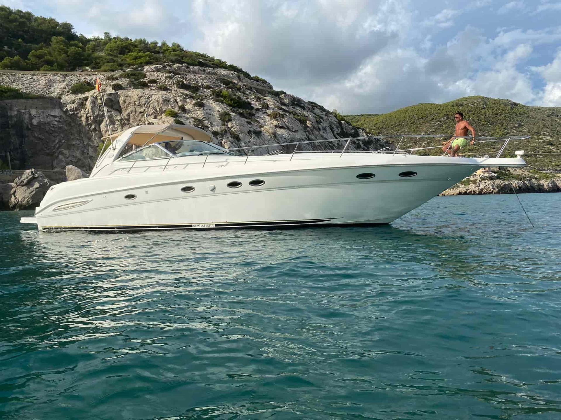 Premium Private Yacht — 4 hours